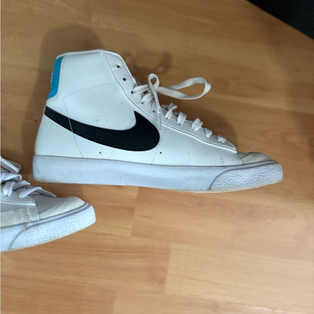 Nike Blazer Mid 77 (GS) Vintage White / Black / Blue Lightning Shoe. Size 7 Y. - Picture 6 of 11